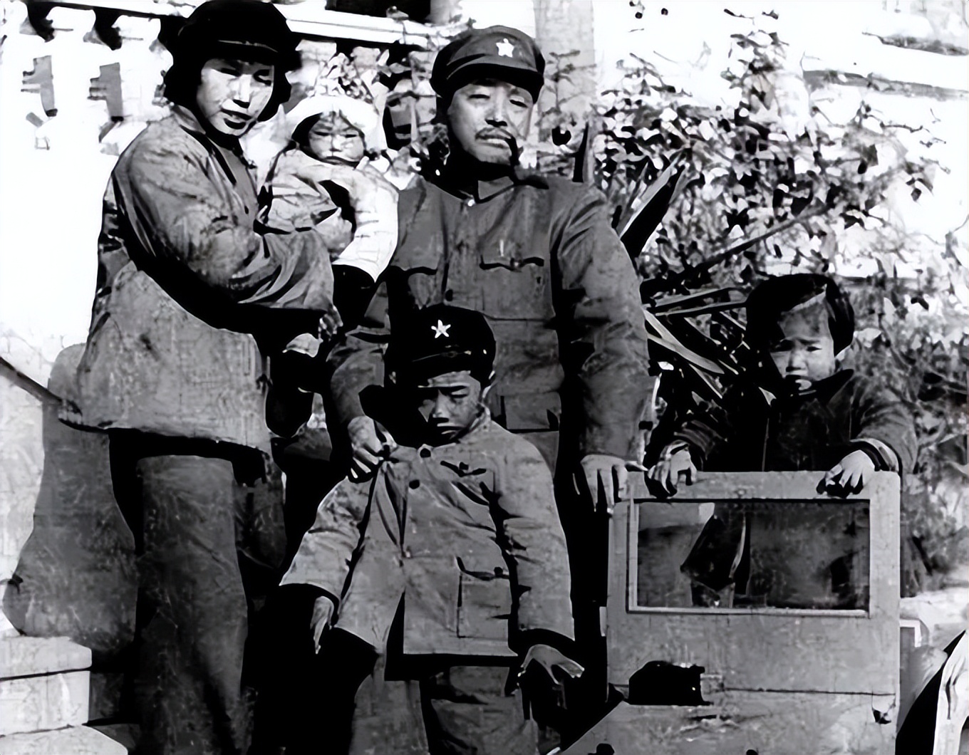 贺晓明曾说：父亲贺龙除了丰功伟绩外，另一个最高荣誉就是爱！