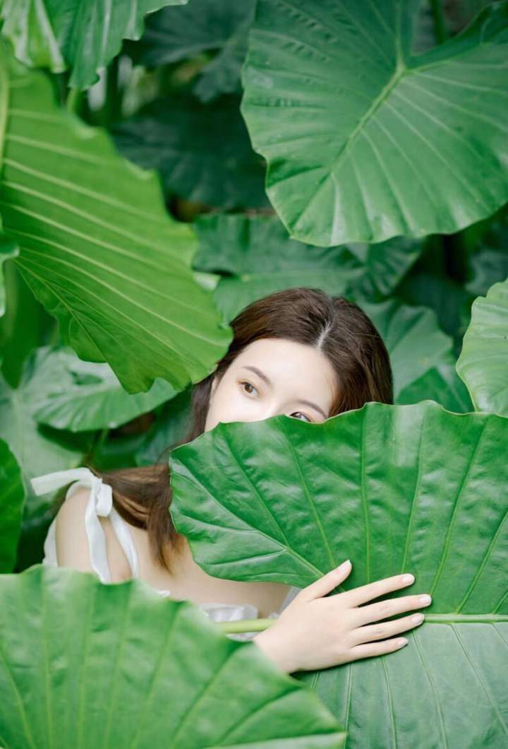 拍照技巧与角度情侣显脸小,拍照显脸小的方法就是头发遮脸