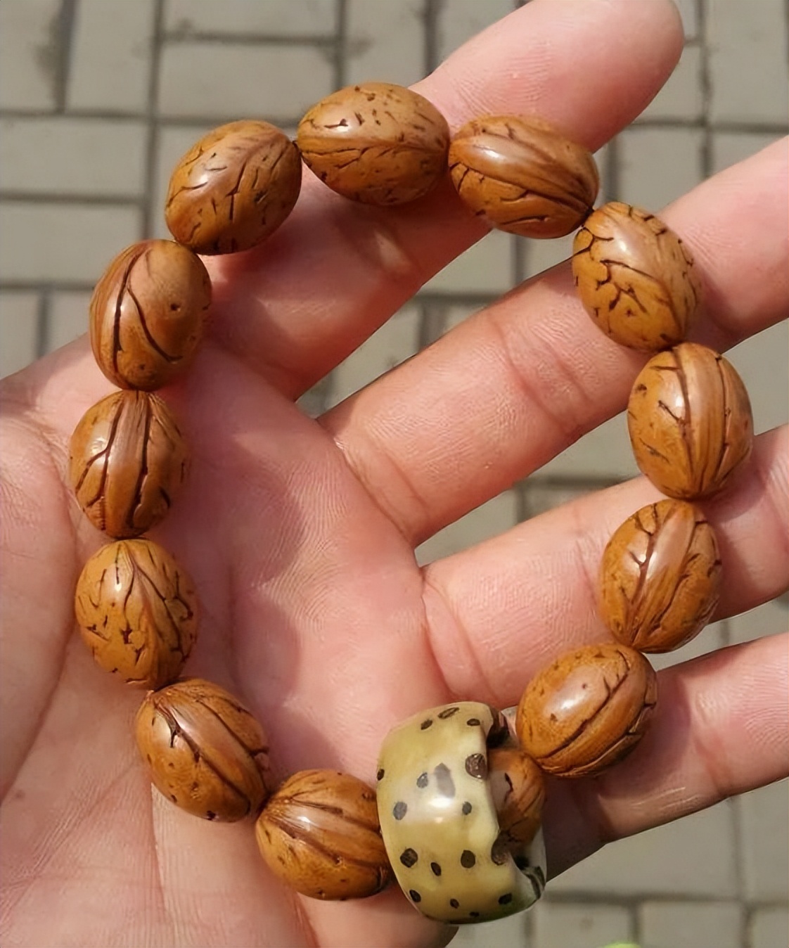 这届玩友已经“废”了，自制文玩之路越走越远，臭哄哄也能玩？