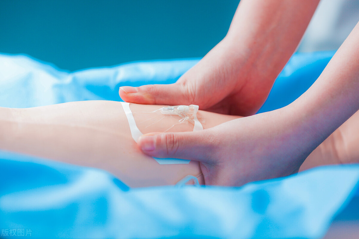 脚上破了很大一块皮怎么消炎,脚上破了很大一块皮怎么办