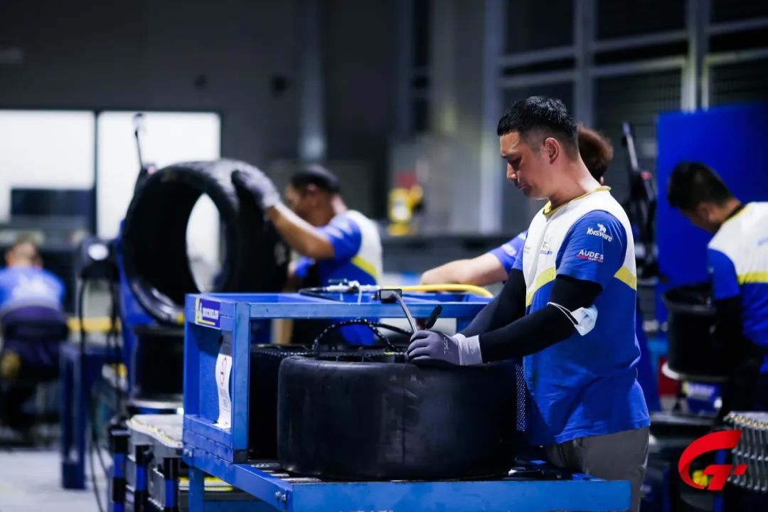 无惧风雨不怕跌倒,无惧风雨乘风破浪