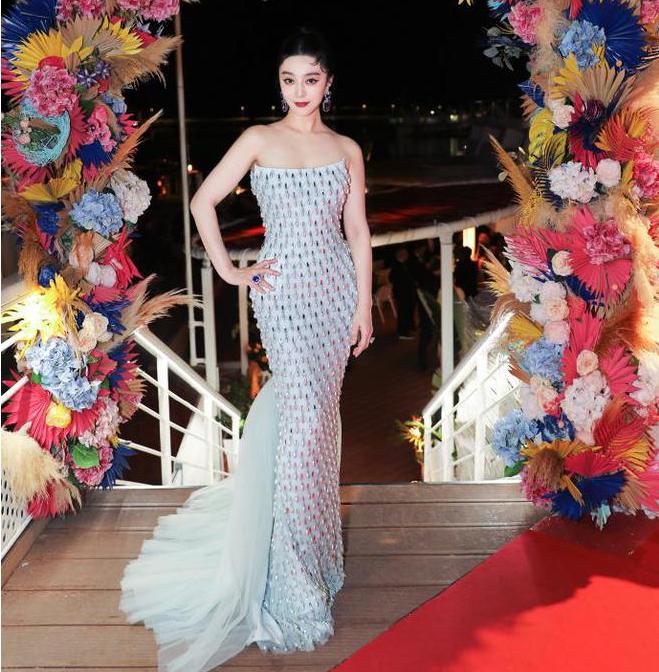 戛纳红毯范冰冰艳压群芳,范冰冰再次惊艳戛纳红毯