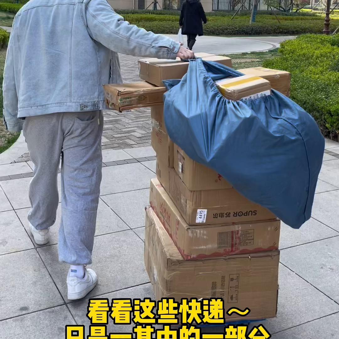 兄弟们这是一个拆快递视频跟你们分享下在一网上买的...