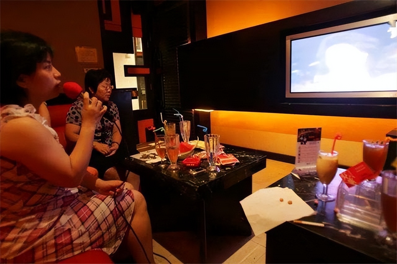 19岁花季少女遭施暴真实事件,13岁女孩陪酒遭群殴坠楼