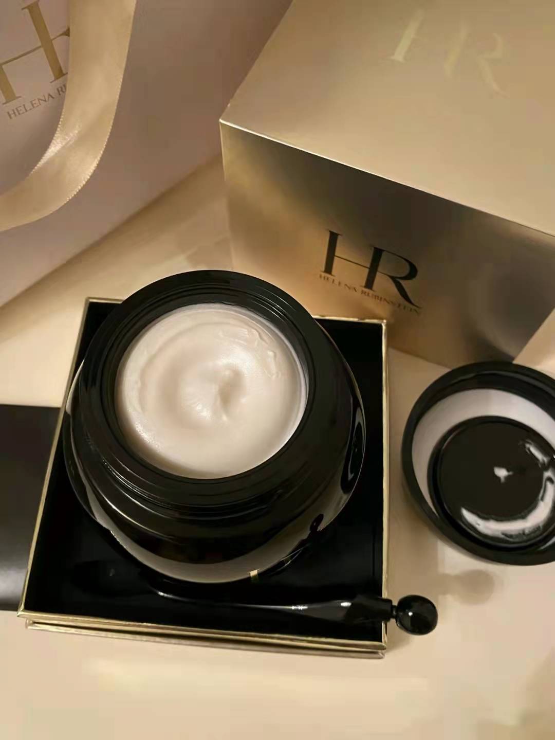 海蓝之谜面霜和赫莲娜黑绷带测评,海蓝之谜经典面霜跟乳霜哪个好用