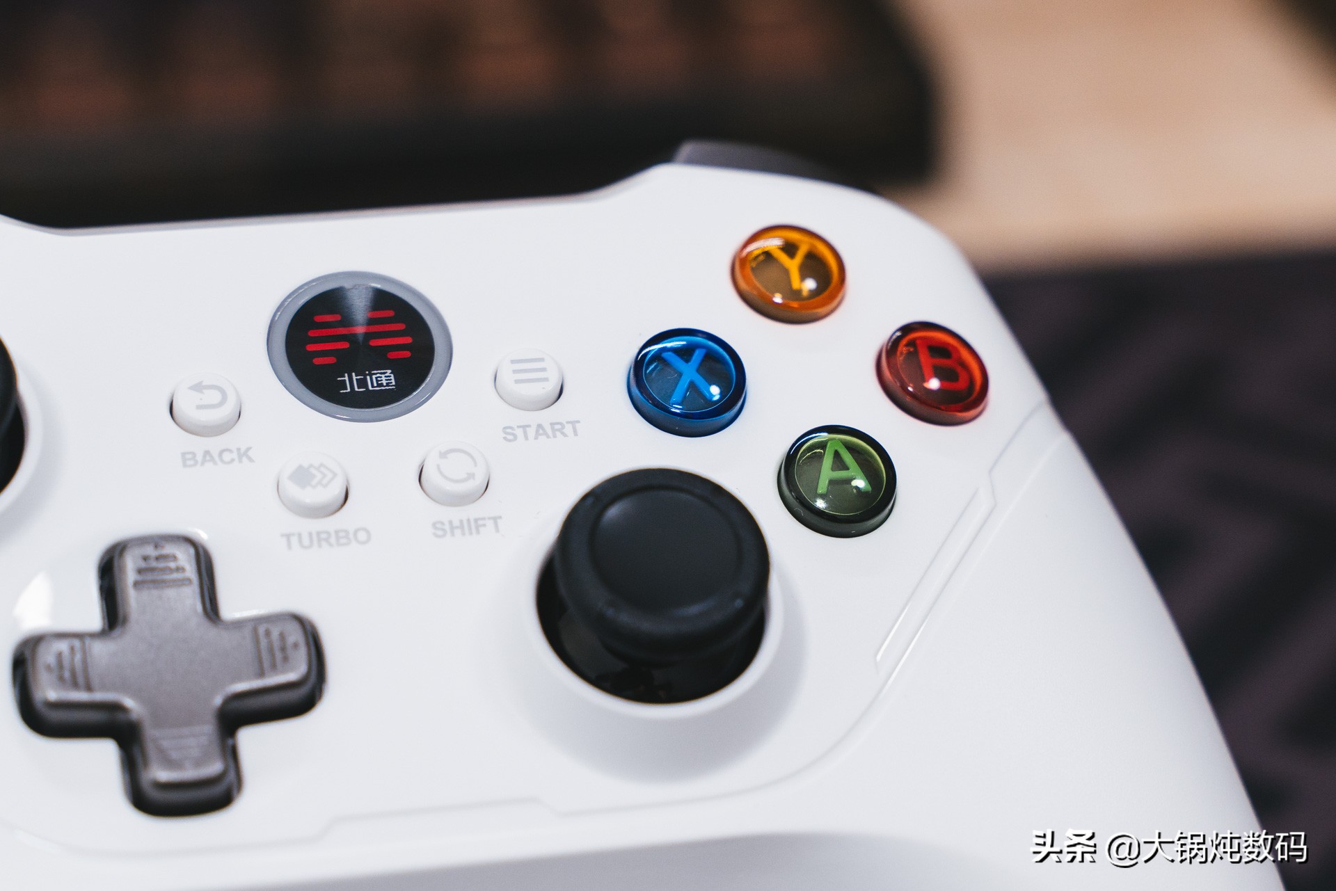 北通阿修罗2pro手柄测评,北通阿修罗2蓝牙游戏手柄测评