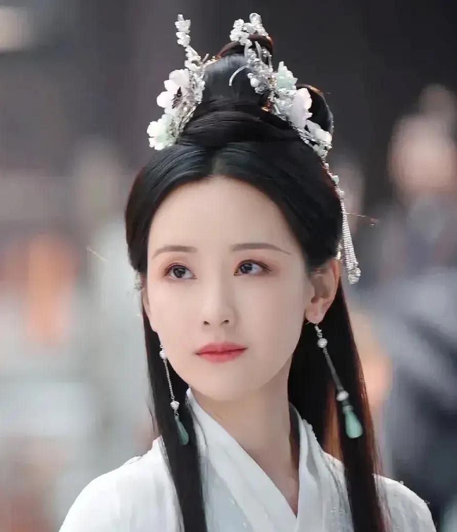 长月烬明杀青后罗云熙拍的什么戏,长月烬明罗云熙男二演技对比