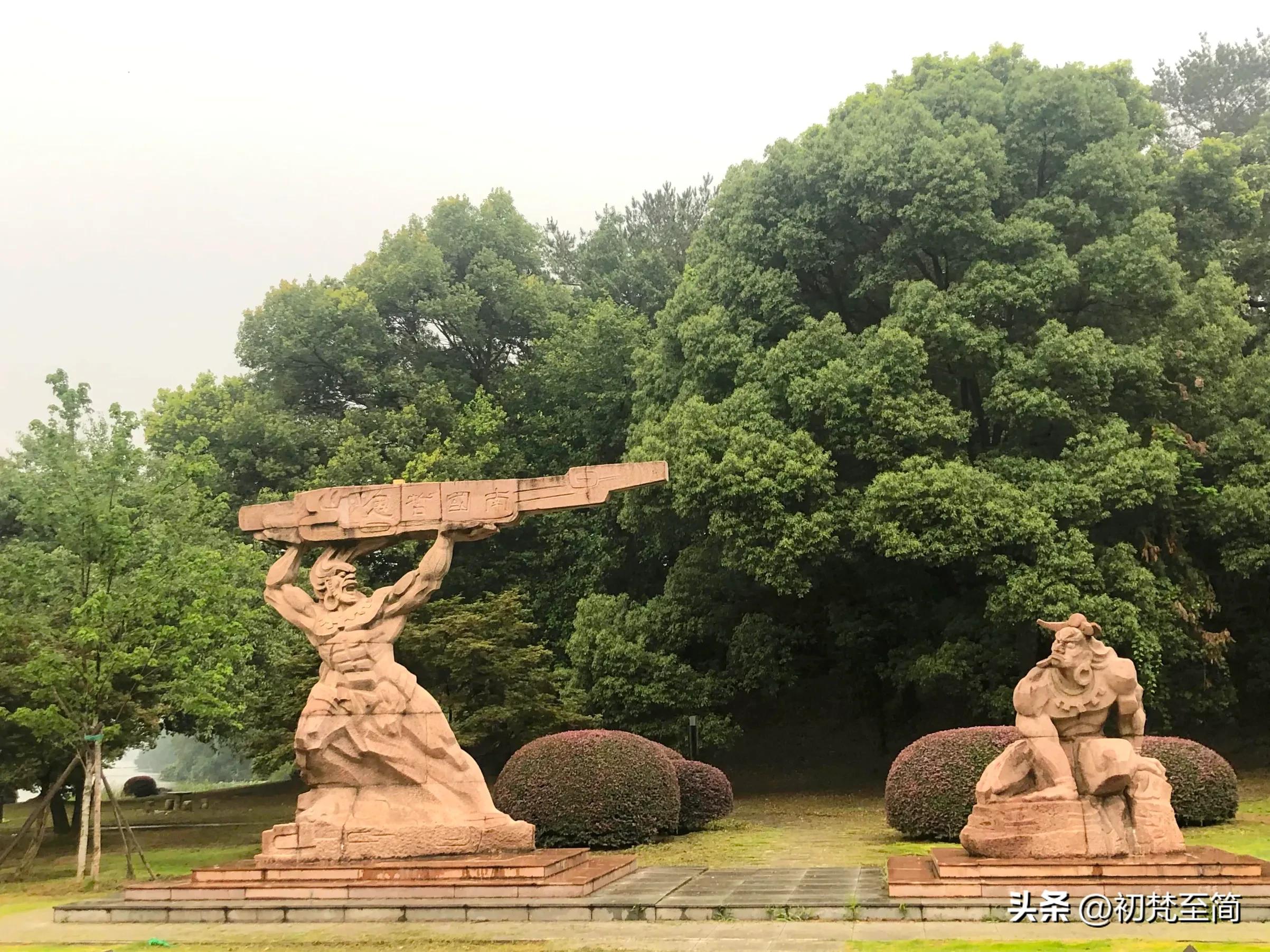 雨中的湖畔风景,雨中的湖畔山色