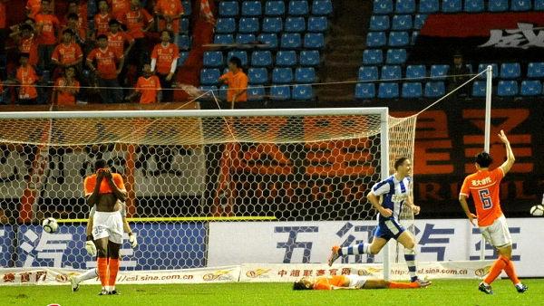 中超泰山队夺冠合集,中超山东泰山队2018年比赛集锦