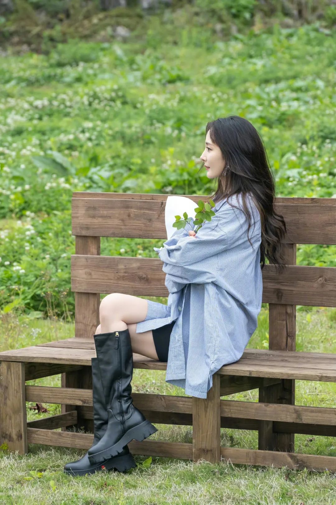 2023年四月旅游穿搭,四月穿衣笔记浪漫春日的十套穿搭