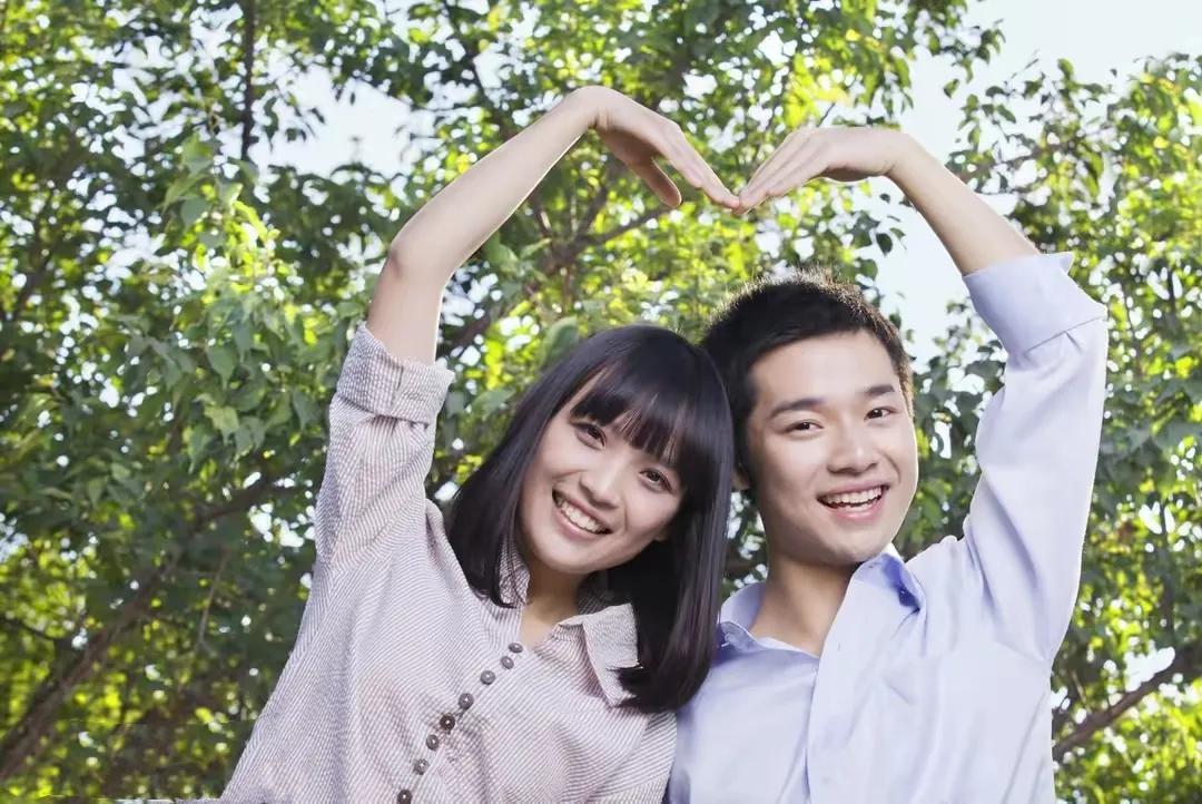 和女生在一起不知道找什么话题,怎么样才可以和女生一直有话题