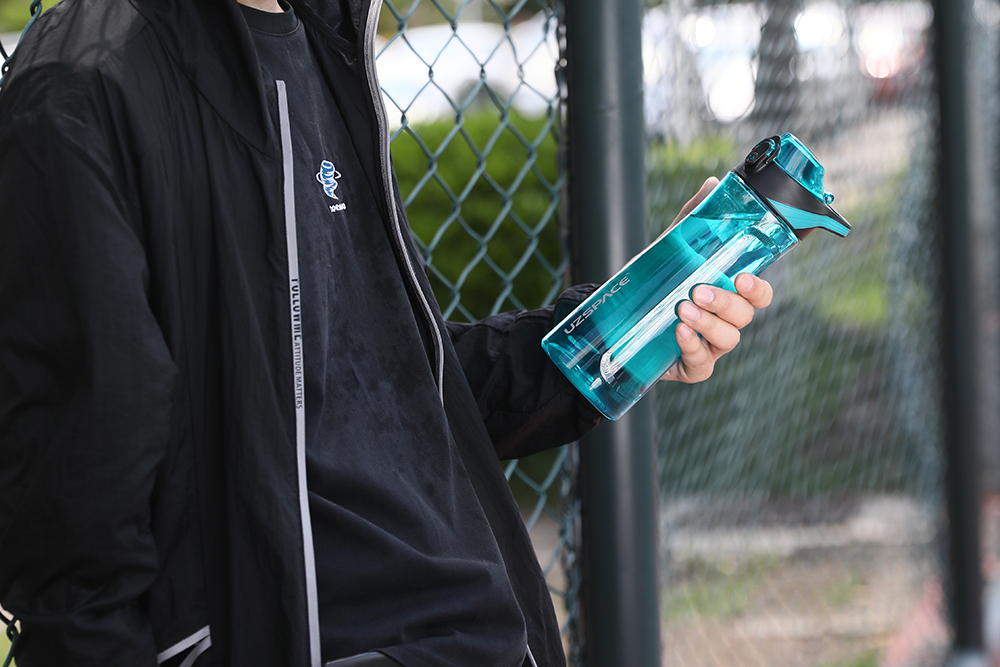 优质塑料水杯的生产厂家,水杯怎么选安全实用又便宜产地