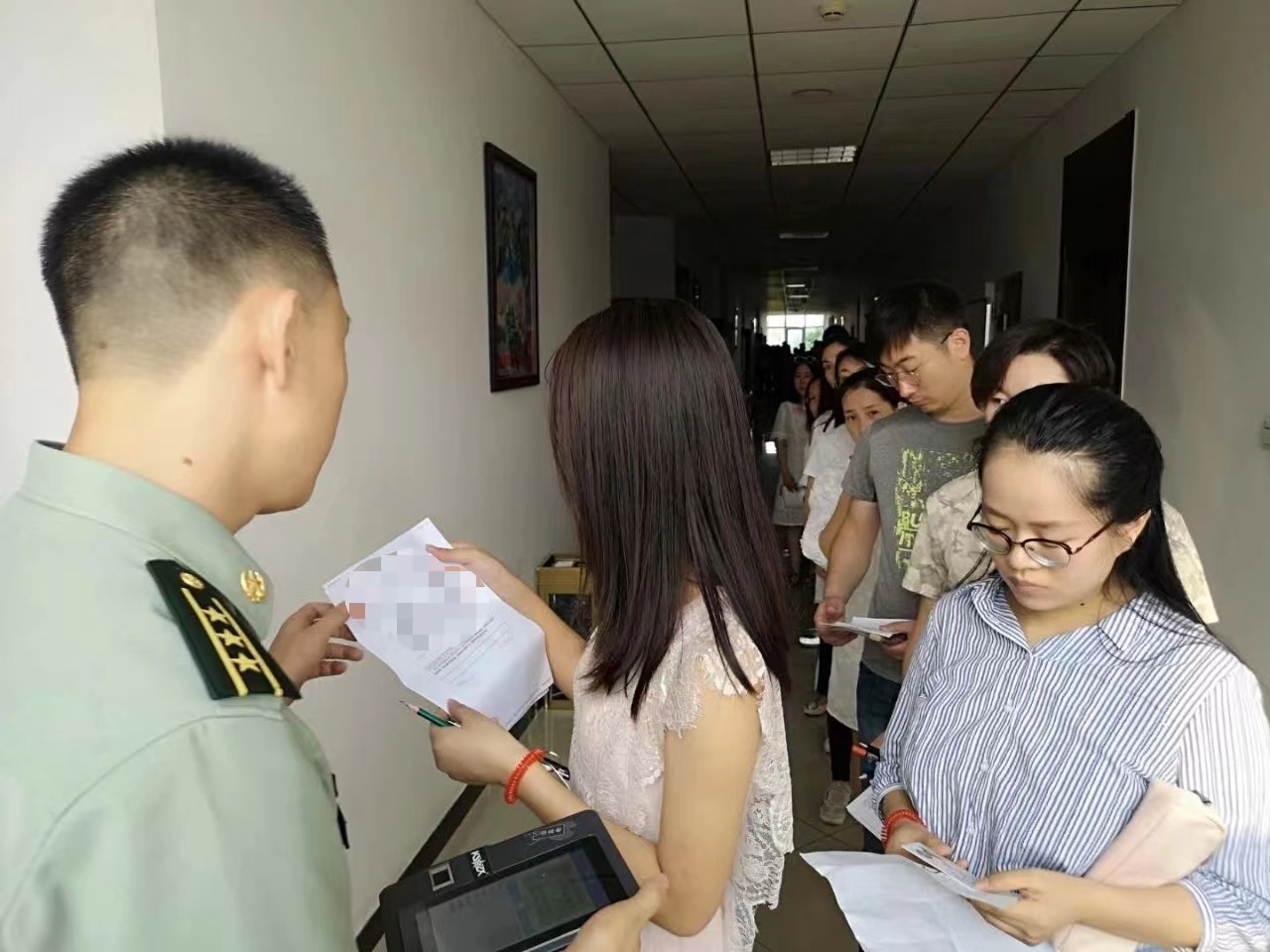 公务员和部队文职的政审哪个严格,部队文职面试和公务员面试的区别