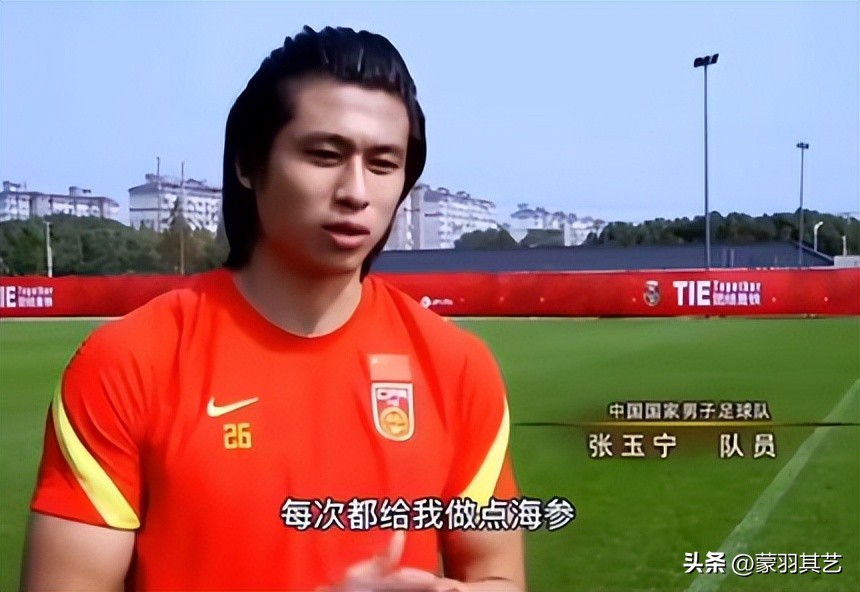 冯巩和谁调侃国足,李铁团队瓜分海参代言费