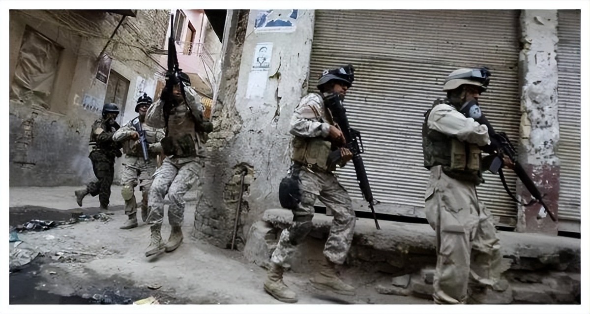 中国人在伊拉克开餐馆，一年赚了300万，美国大兵开直升机来买酒