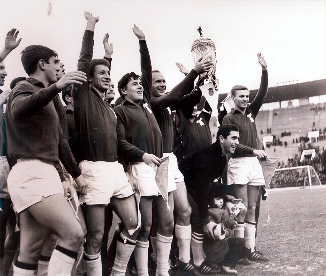 苏联足球历史最佳球员,苏联足球历史最佳球星