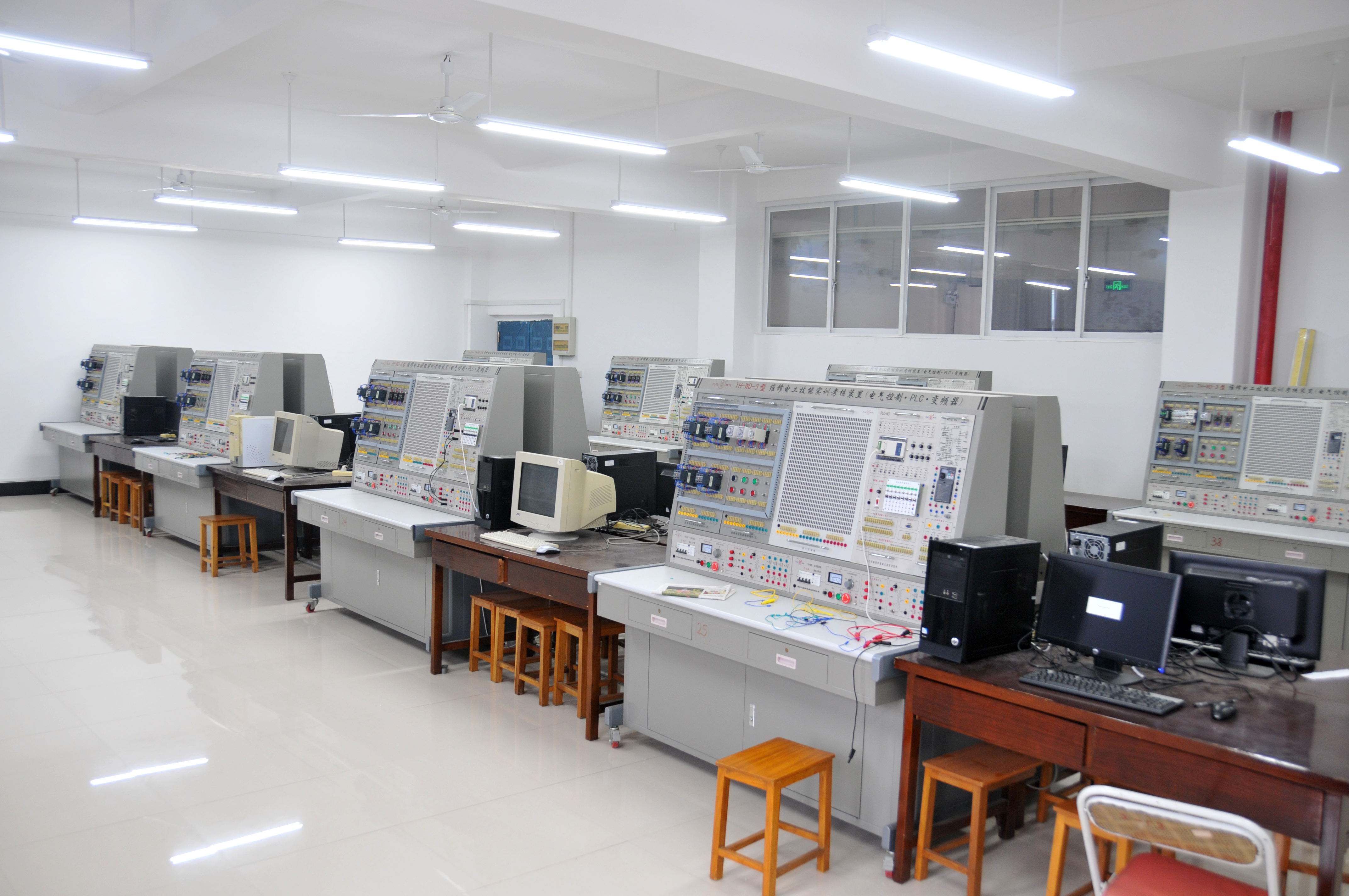 推荐十大本科就业率超高的专业,就业率最高的十大工学专业