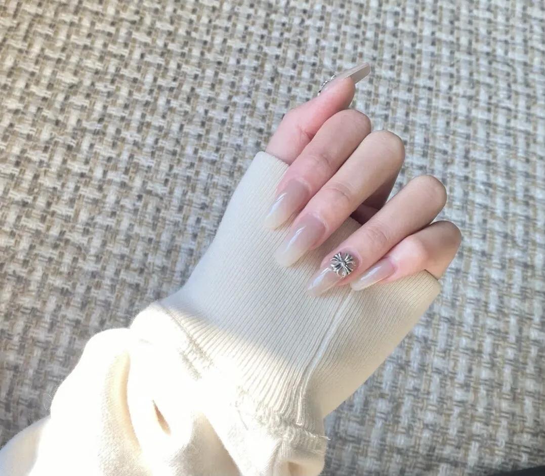 有哪些氛围感十足的美甲款式,亢奋欧美风美甲