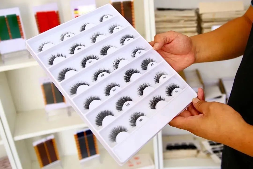 每年赚70亿：这个山东小镇公然“造假”，却让全世界女孩为它疯狂