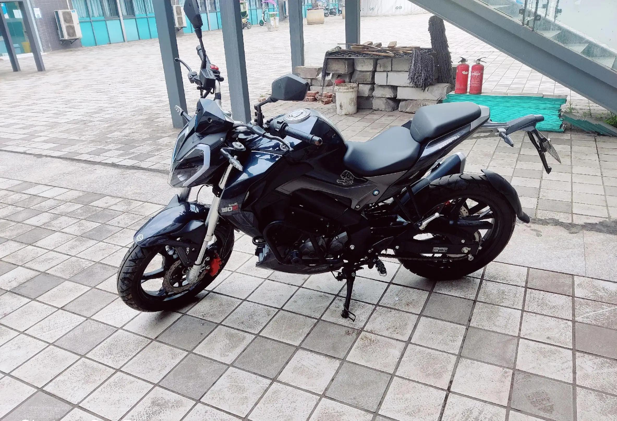 22年贝纳利小迅龙150白色,22款贝纳利150小迅龙属于什么车