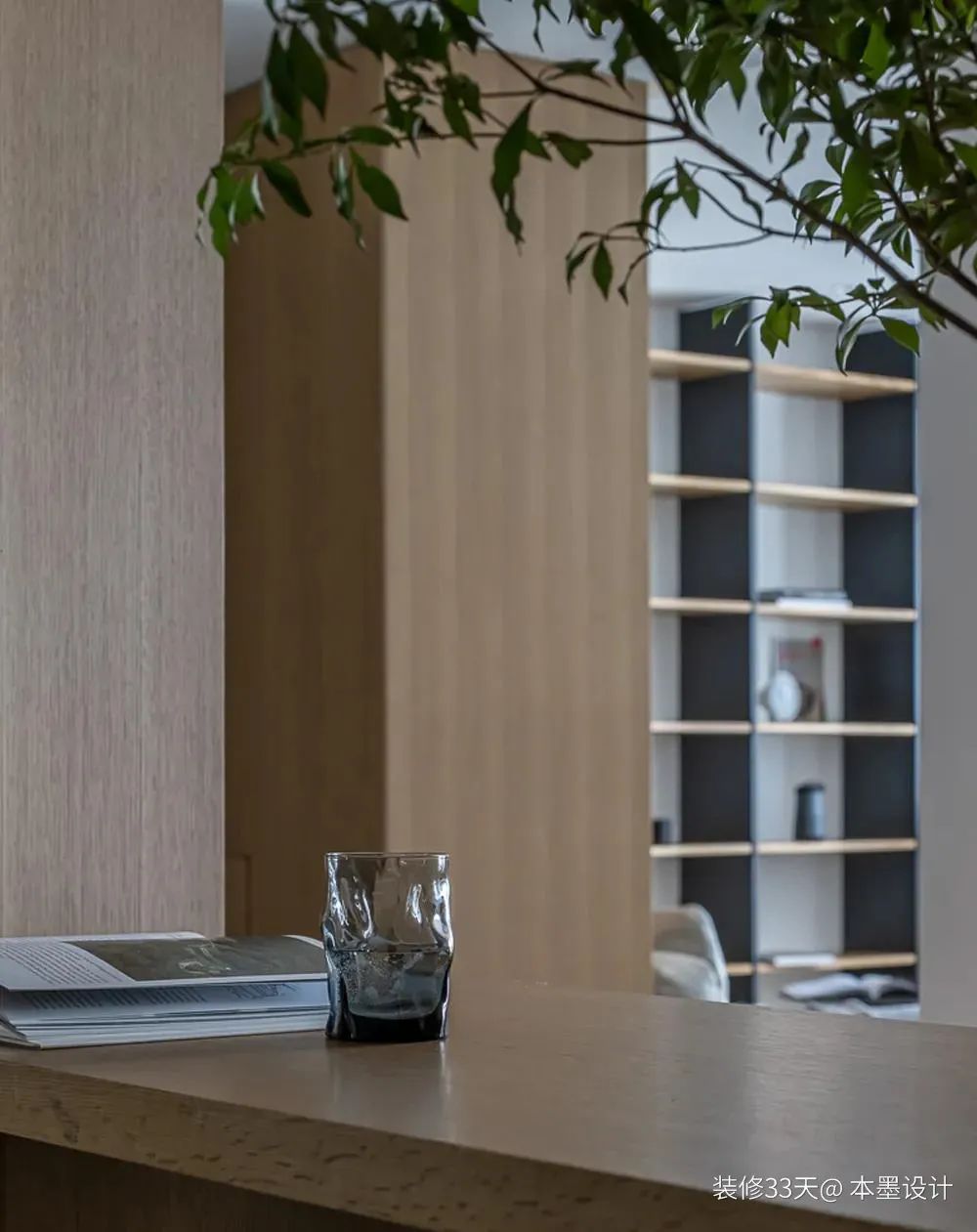 客厅超大储物柜改成衣帽间,客厅小房间改衣帽间