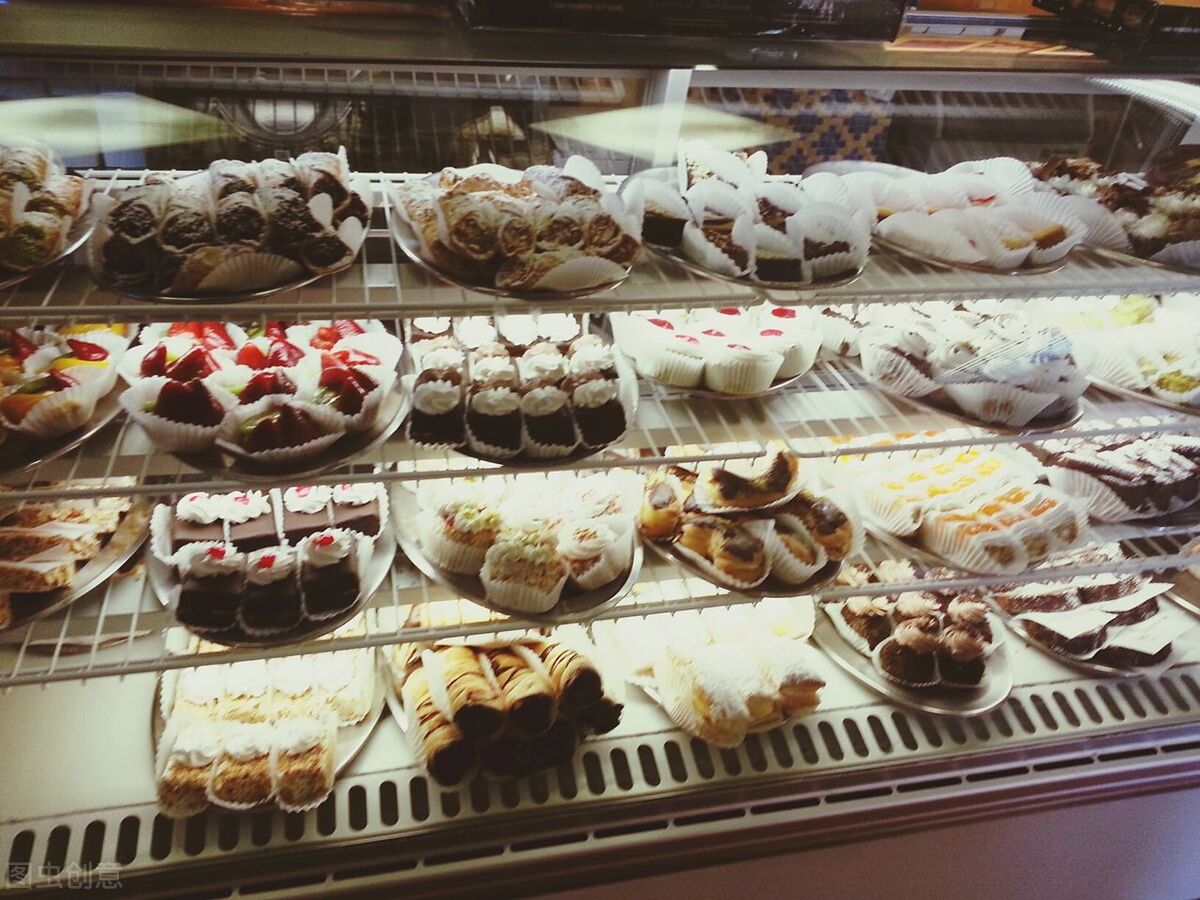 湖南老板开甜品店,利用“果汁免费喝”,一年获利100万,学学