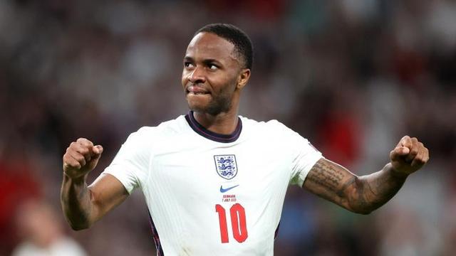 快乐男孩斯特林瓜迪奥拉,官方斯特林加盟切尔西