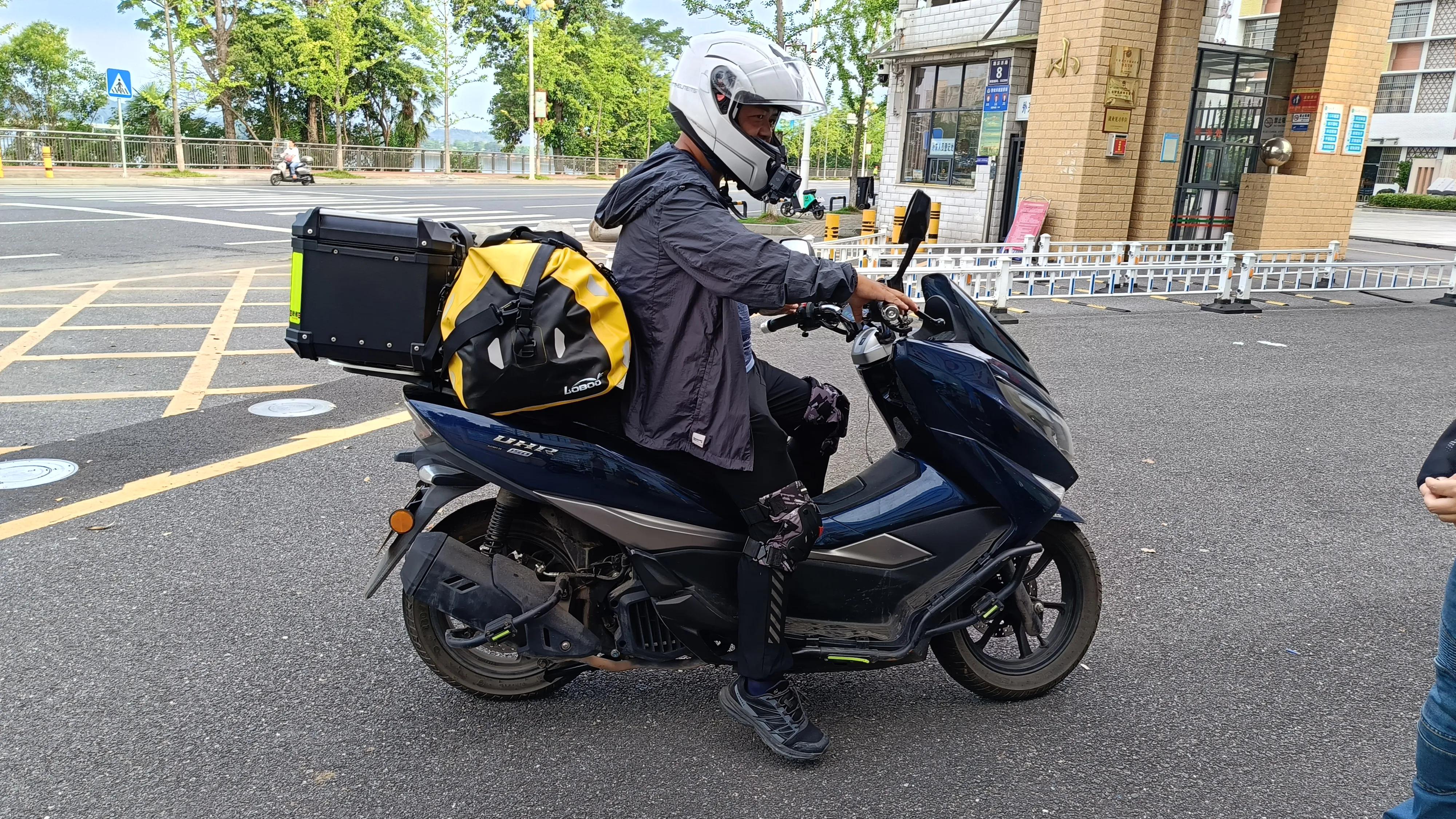 豪爵uhr150踏板对比本田pcx160,豪爵踏板uhr150有没有双闪