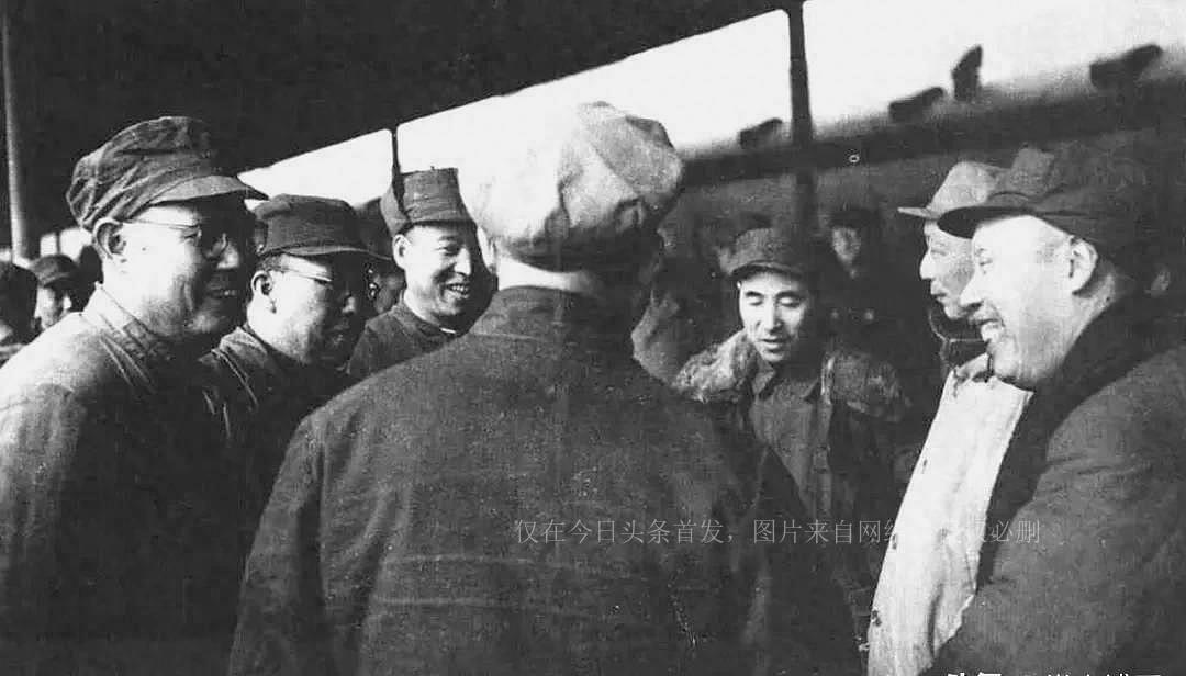 平津决战,蒋介石判断失误,毛*东泽**果断命令东北*战野**军提前入关