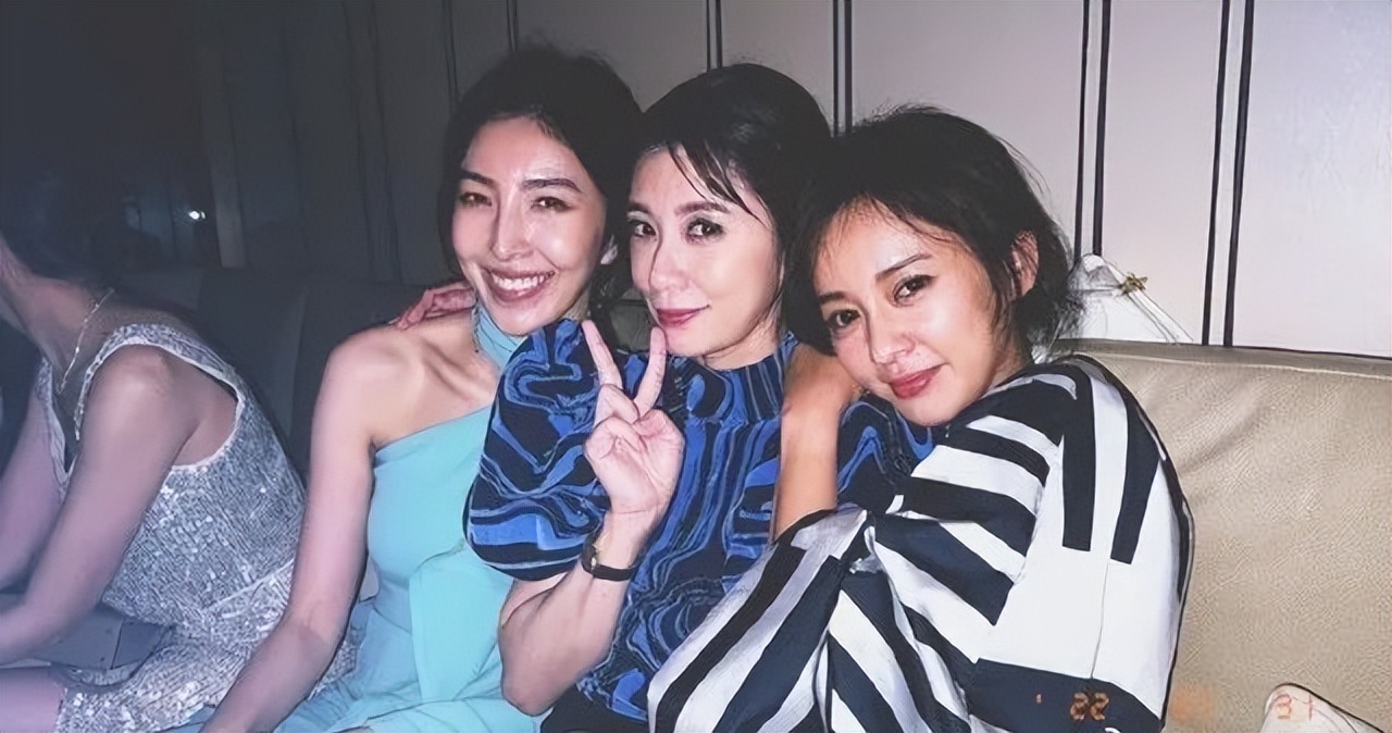 为什么涂红唇没淡唇好看,为什么涂了口红显老