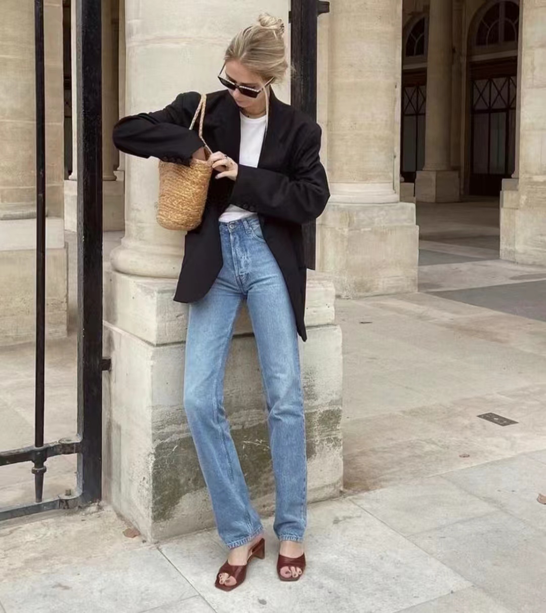 小苏打洗牛仔裤会不会掉色,牛仔裤洗的时候掉色正常吗