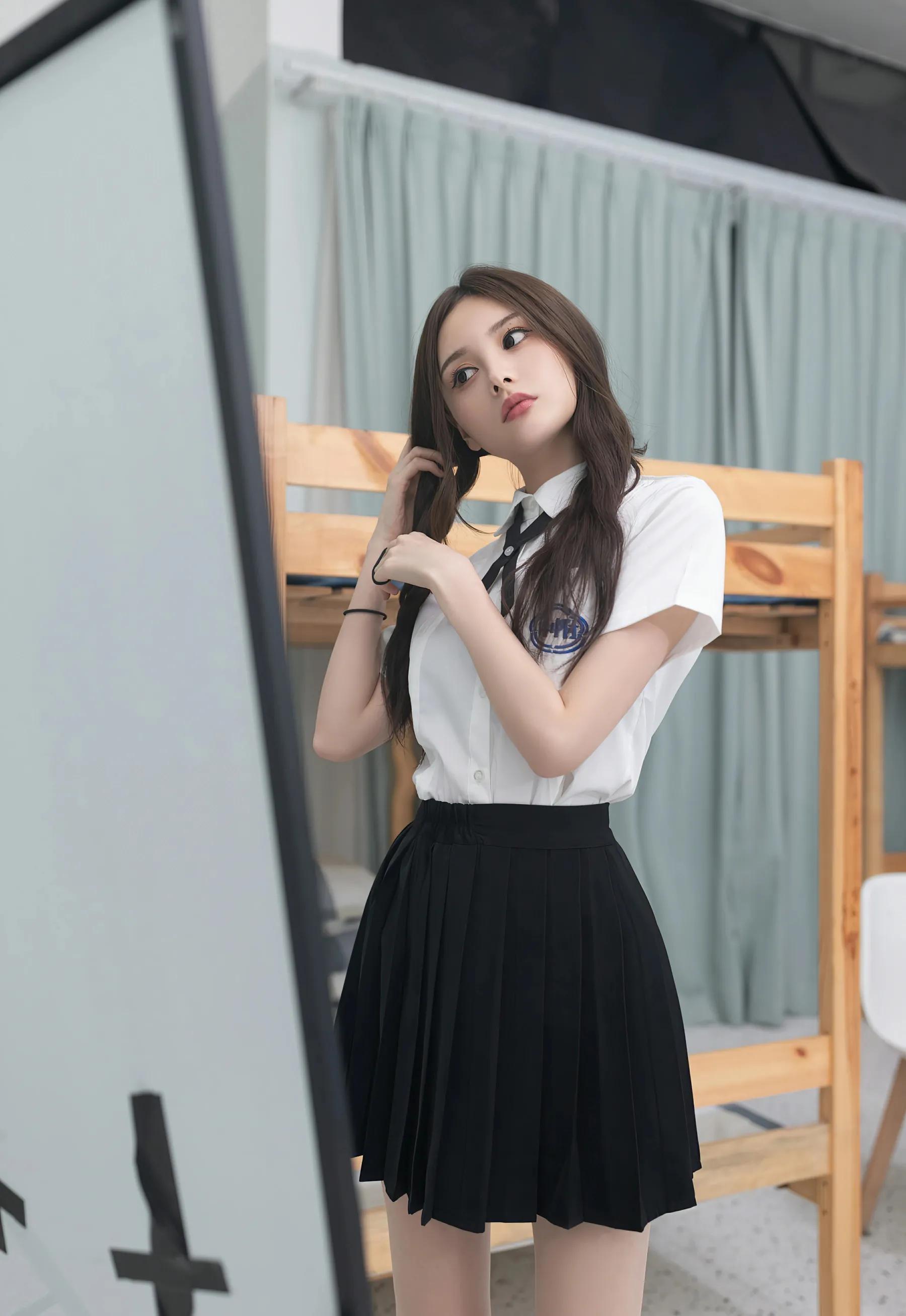 一边是学姐一边是学妹该选哪个呀,学姐还是学妹更适合做女朋友