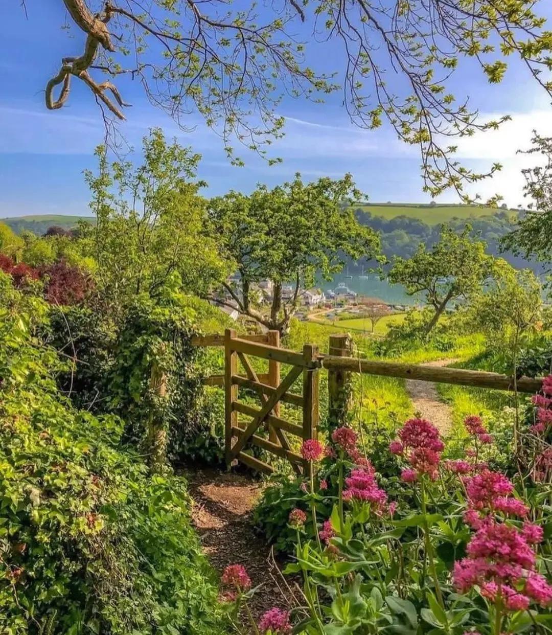 别晒幸福别晒甜蜜更别晒成功文案,别晒幸福别晒甜蜜更别晒成功