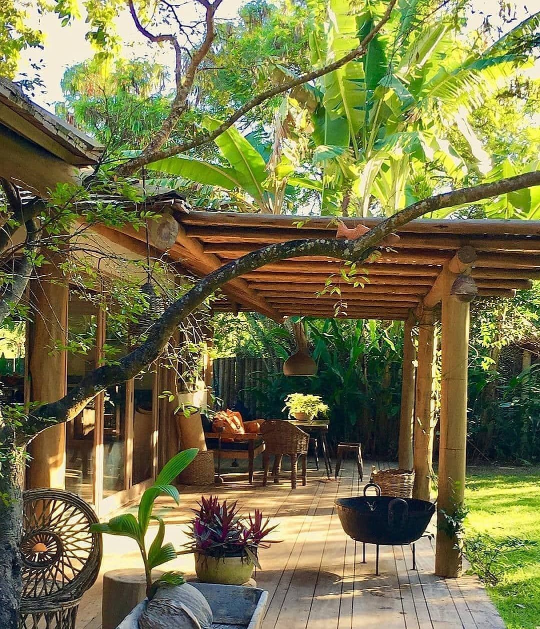 庭院轻奢花架子,一个简单的小花园