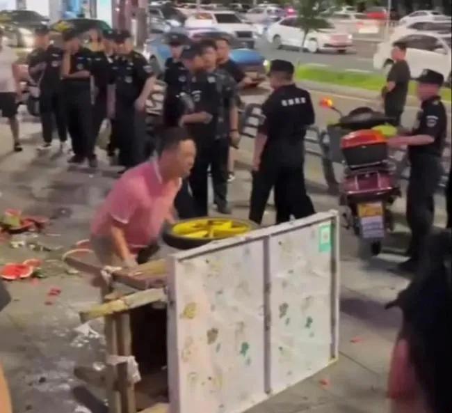 城管执法屡遭关注的原因,城管屡遭争议