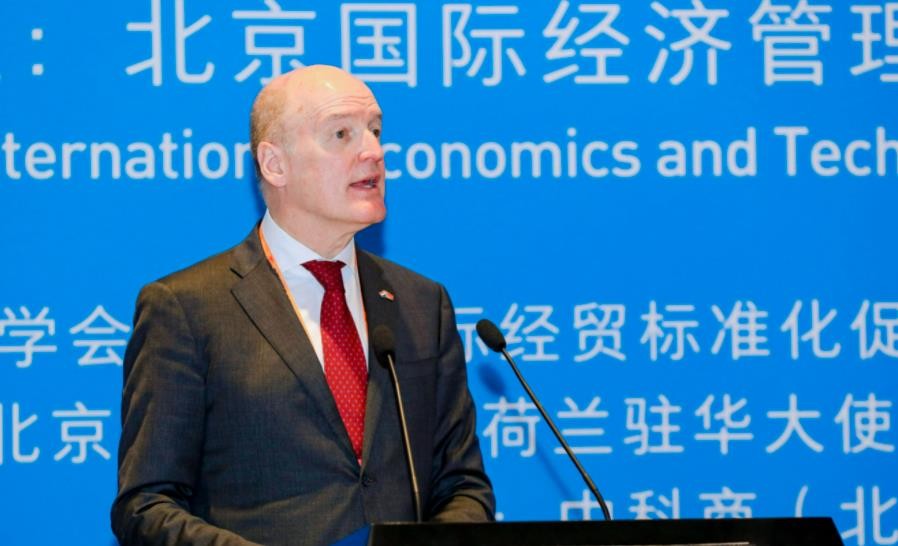 荷兰“出手”了!两大光刻机巨头纷纷官宣,外媒中国芯抵挡不住