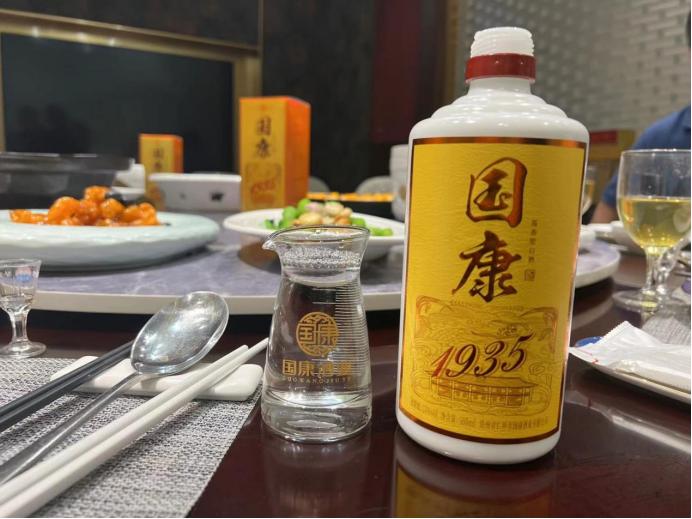 都是酱香酒为啥价格不一样呢,习酒窖藏1988对比潭酒紫潭哪个好