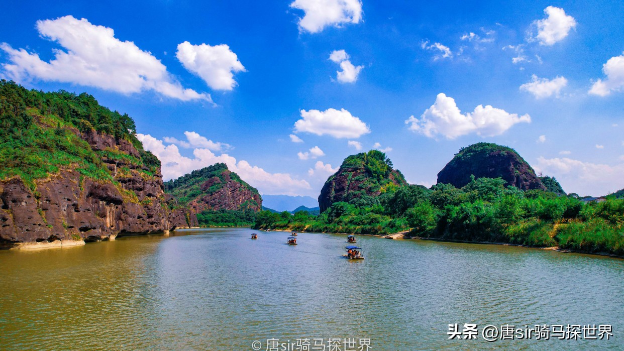 碧水丹山入梦来，湖光山色尽在手中，如此清凉的龙虎山你见过吗？