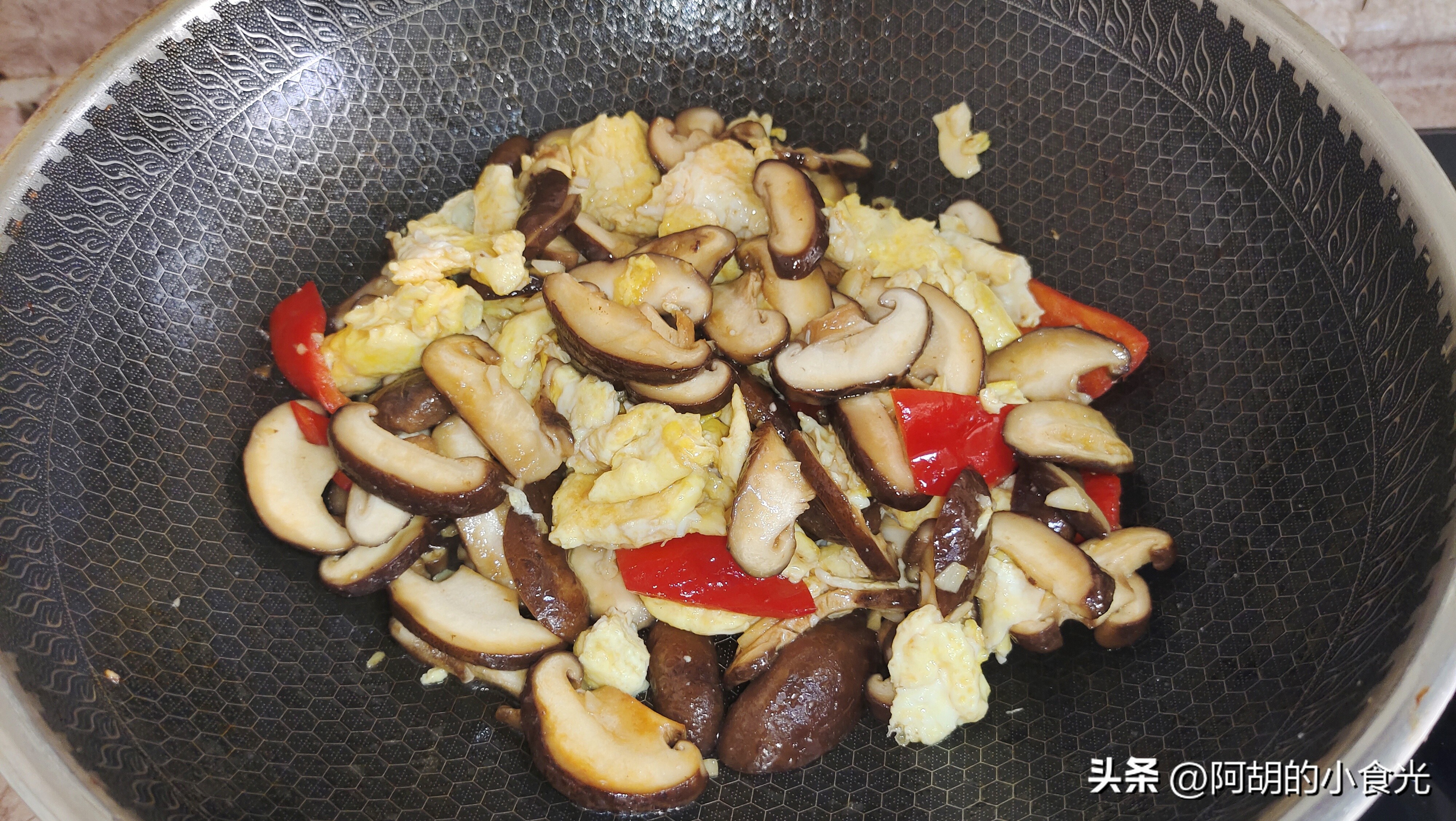 香菇炒鸡蛋怎么炒好吃视频,好吃又营养简简单单的香菇炒鸡蛋