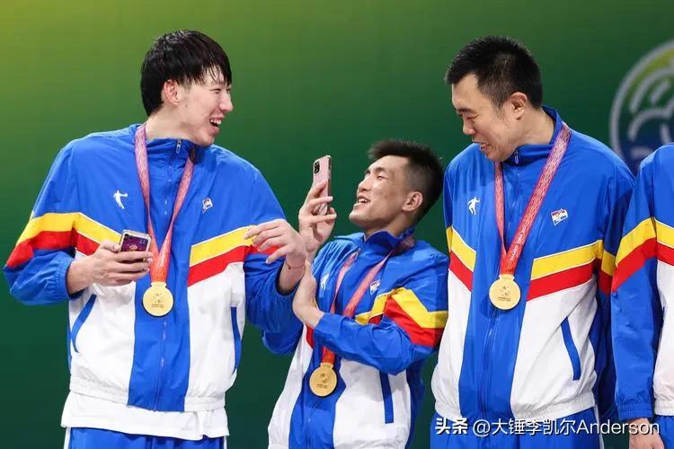 刘维伟晒与郭艾伦周琦聚餐合照,刘维伟周琦郭艾伦赵继伟聊天记录