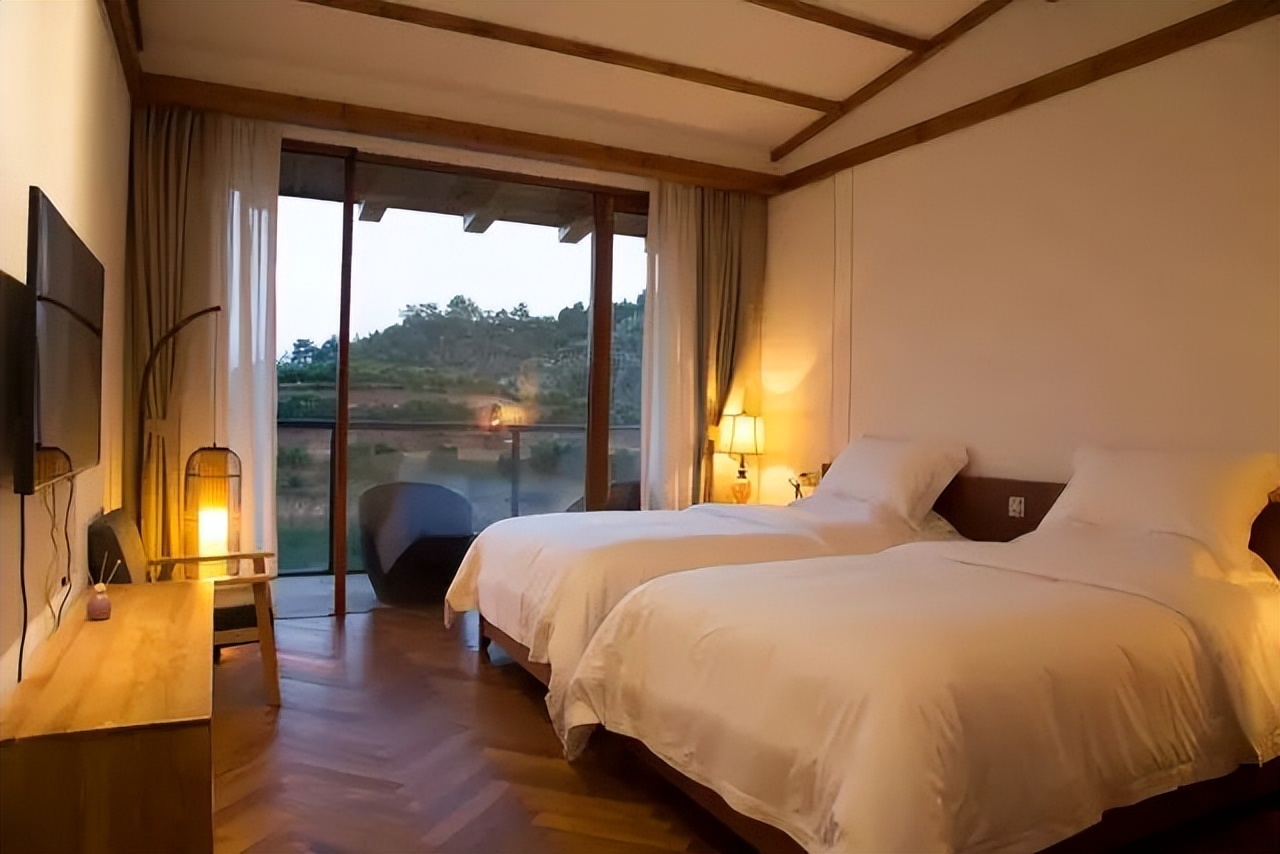 杭州出发2h,睡进千岛湖畔6家美宿，避开人群赏湖景山色丨南方民宿