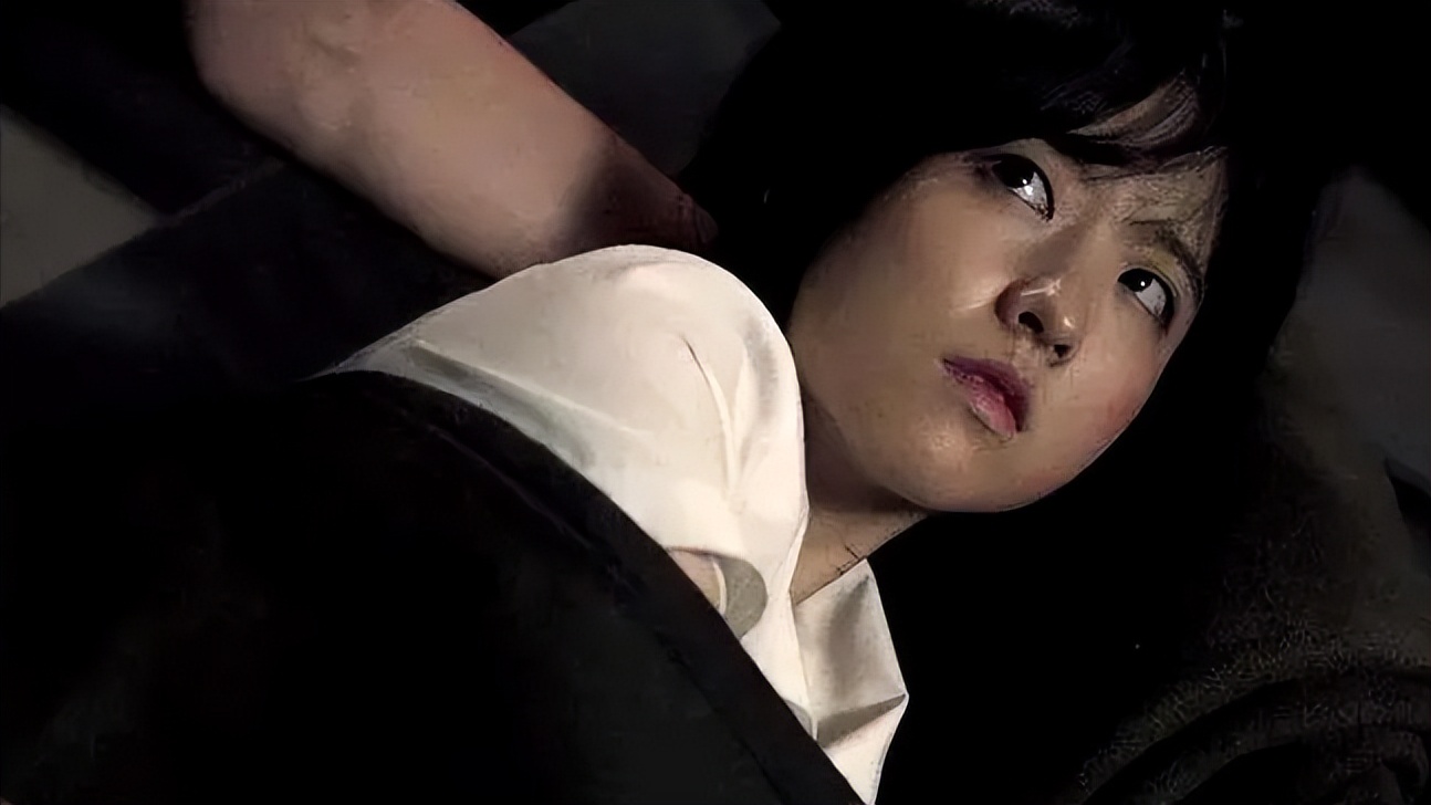 闊╁浗鐢靛奖涓殑榛戣。缇庡コ,闊╁浗鐢靛奖铔囪潕缇庝汉