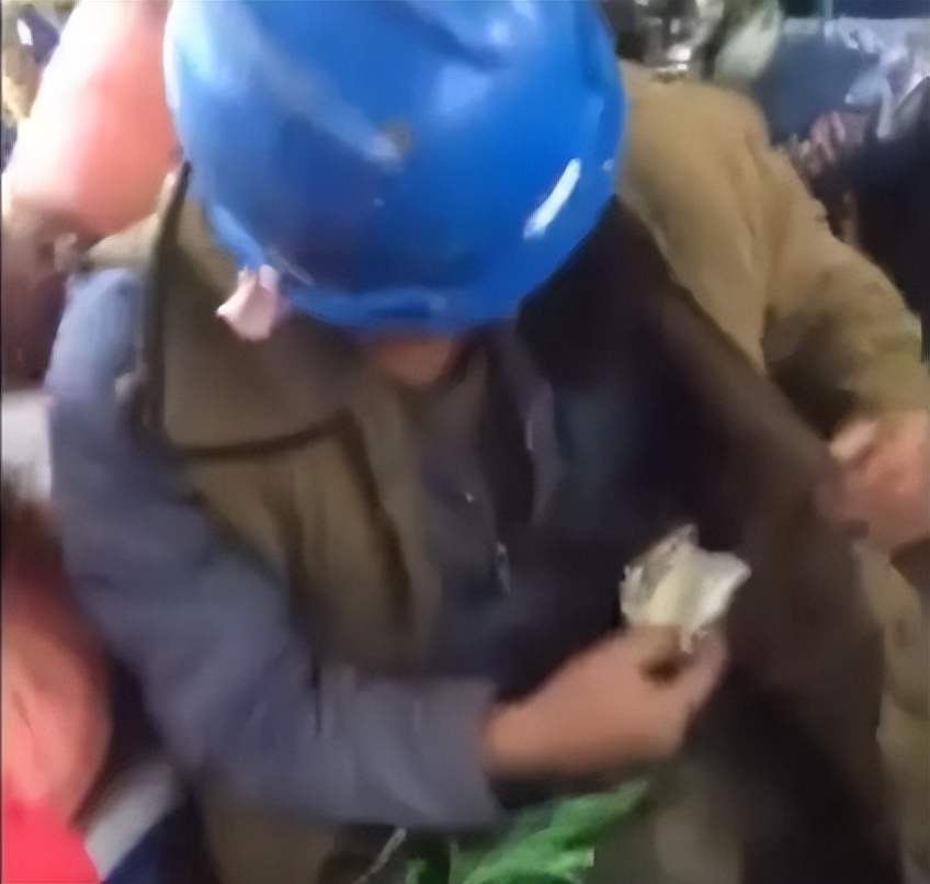 “解放军军演不会阻止访问”圣文森特总理窜台，汪文斌把话挑明