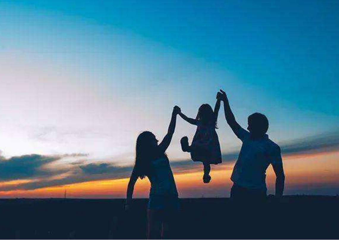 夫妻试管婴儿43次生下三胞胎,双胞胎代孕真实事件