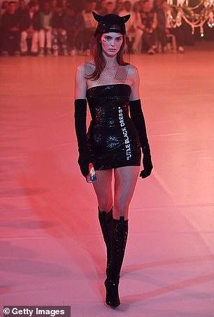 肯豆出席活动穿黑色开叉礼服,肯豆穿黑网布出席