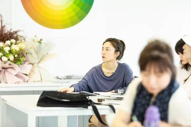 学美术以后做服装设计有前景吗,学习服装设计的画室