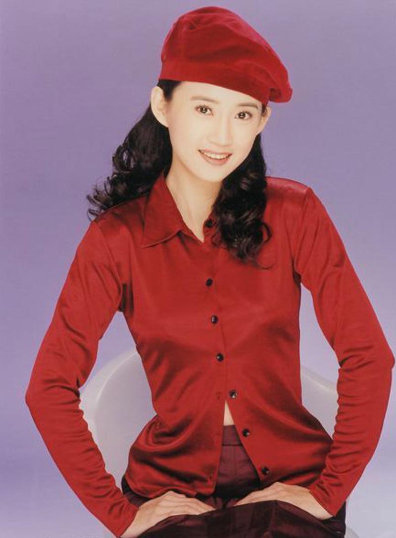 “最美尼姑”桑妮的成名之路,台湾女明星出家当尼姑桑妮