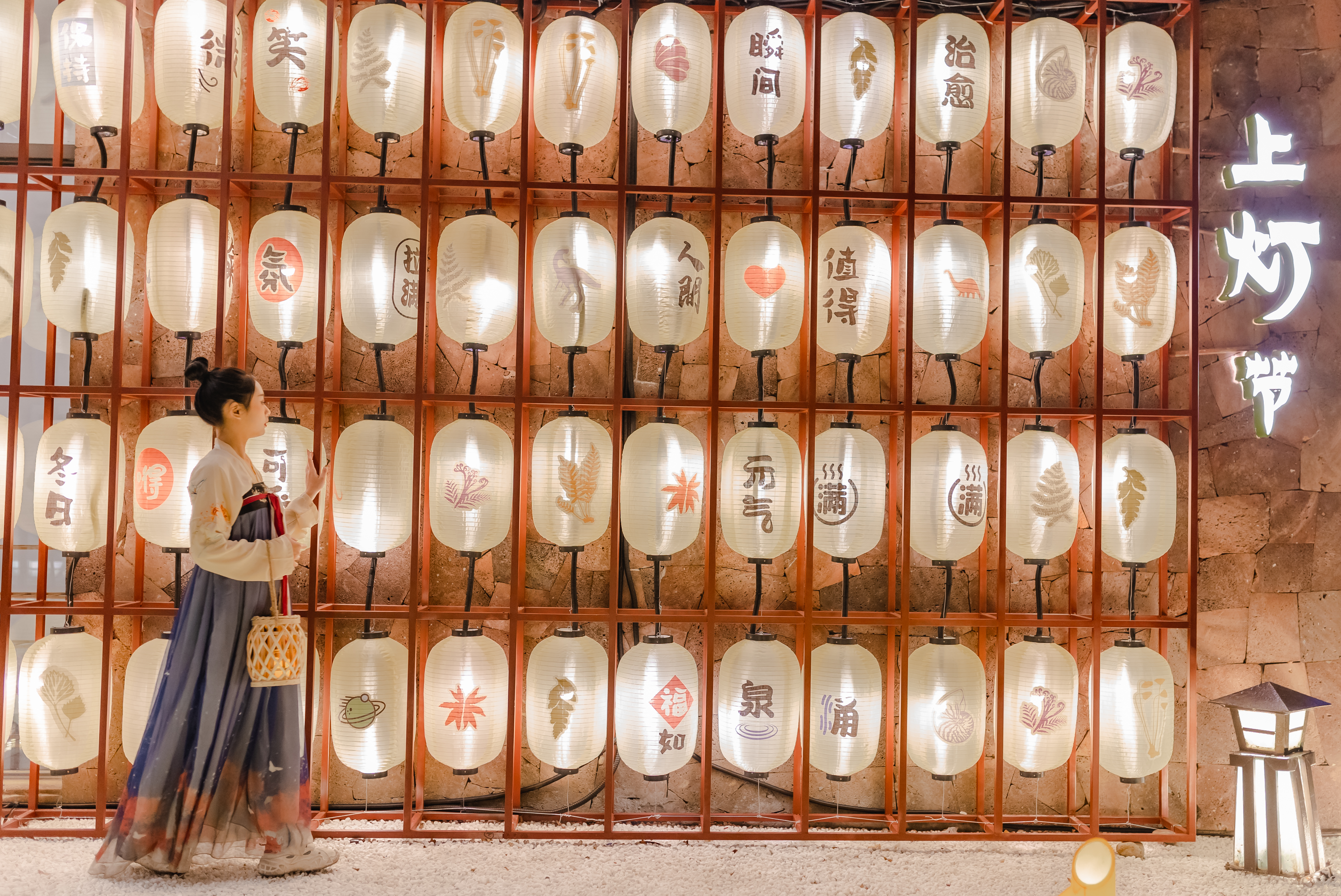 龙谷湾恐龙公园灯光节,恐龙谷泡温泉