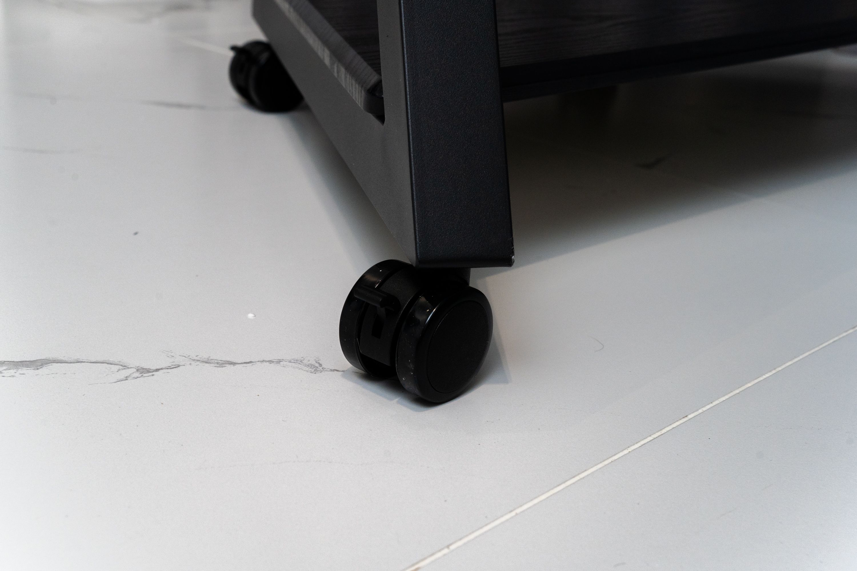 客厅要不要装电视机支架,客厅嵌入式电视支架选择