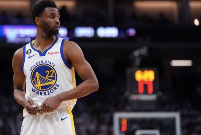 曝维金斯左肋骨软骨骨折疑受伤一幕曝光空中被詹皇推倒